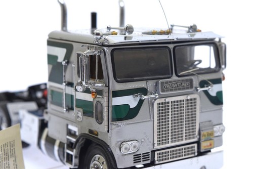 Franklin Mint 1979 Refrigeration Freightliner Silver Tractor and trailer 1:32 - Picture 14 of 23