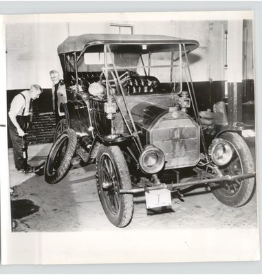 Jack Brause & STODDARD DAYTON CAR Tire Replacement VINTAGE 1950s Press Photo