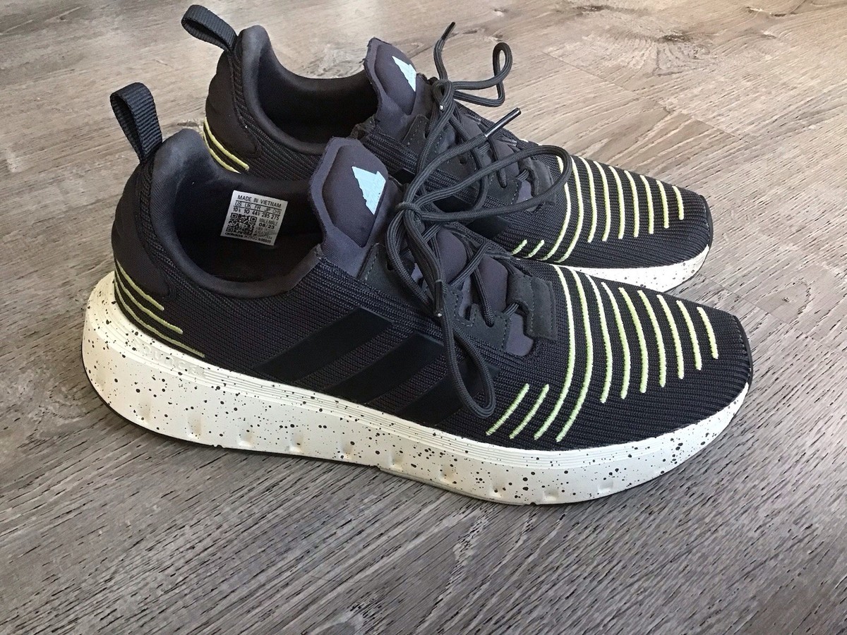 ADIDAS SWIFT RUN 23 CARBON / PULSE LIME - Men's Size 10.5 Sneakers