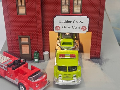 NEW BUILD HO SCALE FIRE STATION 12V LED LIGHTS 2 TRUCKS PRALINE LINDBERG CON-COR - Picture 4 of 15