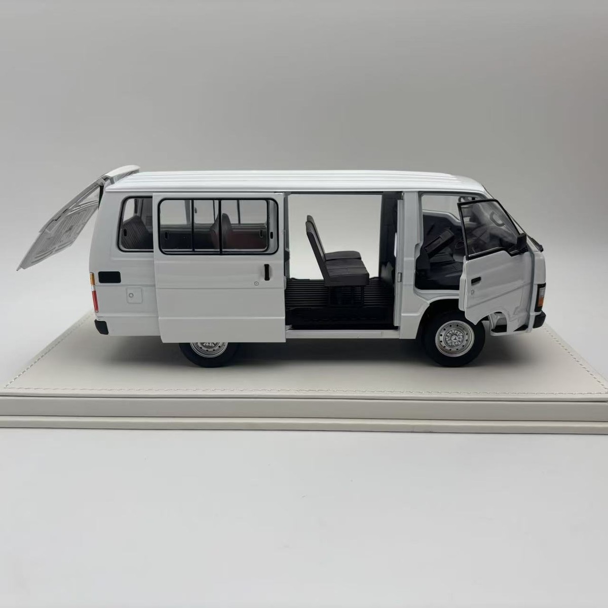 Original 1:18 Hiace YH50 white van alloy openable car model | eBay