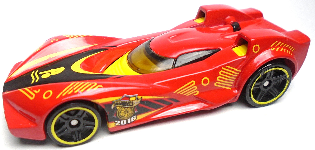 2016 HOT WHEELS SCOOPA DI FUEGO RED 1:64 DIECAST 2 3/4" CAR W/ YELLOW & BLACK