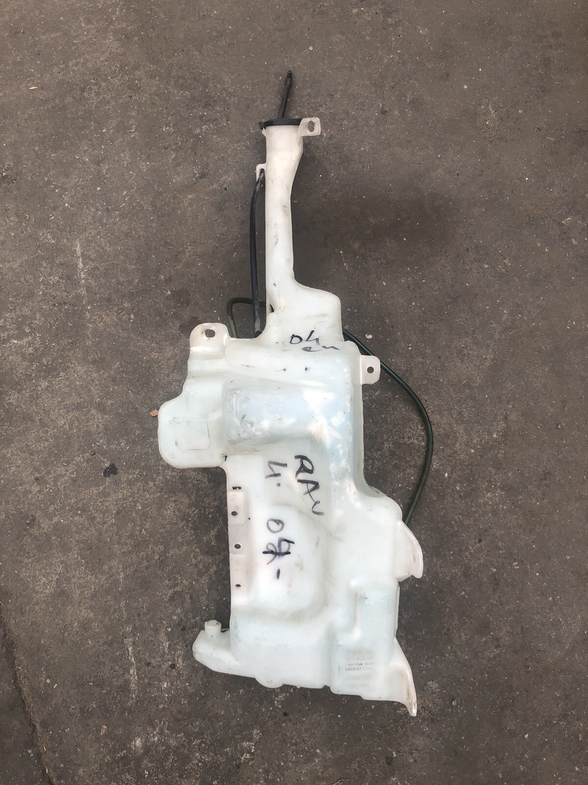 20012003 Toyota RAV4 Washer Reservoir Windshield Washer Tank 060851 045 eBay
