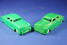 Plasticville - O-O27 - V-10 Vehicles - 2 Autos - Green - Excellent Condtion