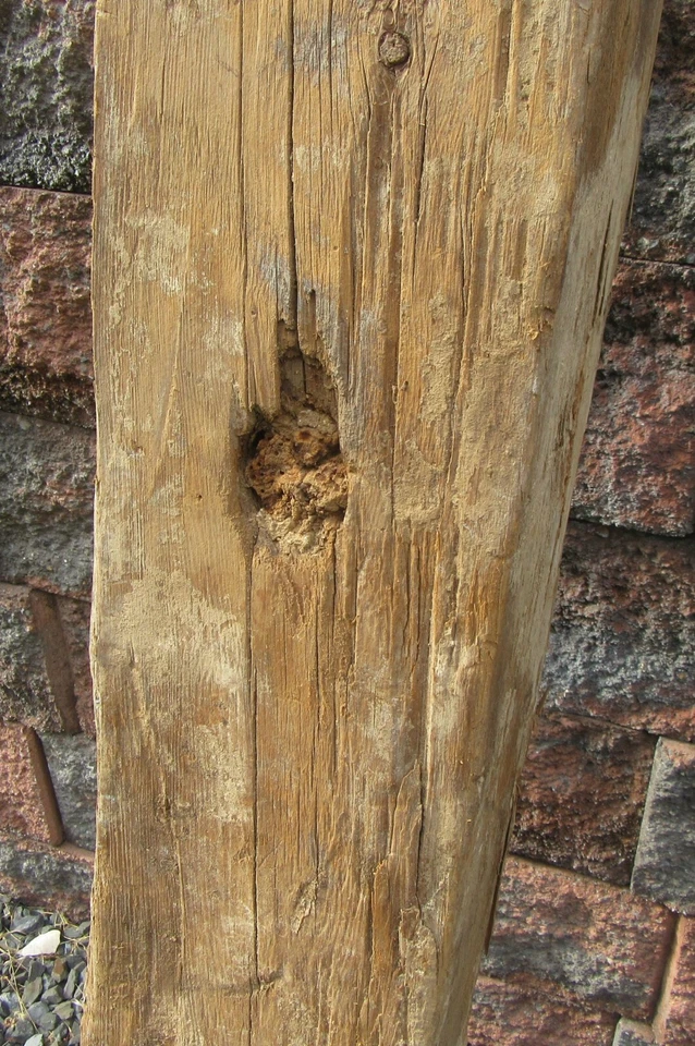 Antigua arquitectura madera granero viga poste Hayloft escalera riel lateral abrigo Foto 4 de 4
