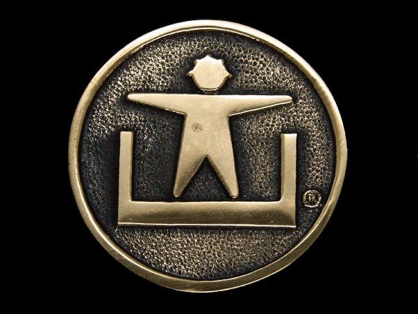 TI03152 *NOS* VINTAGE 1970s **UNKNOWN LOGO** SOLID BRASS BARON BELT BUCKLE