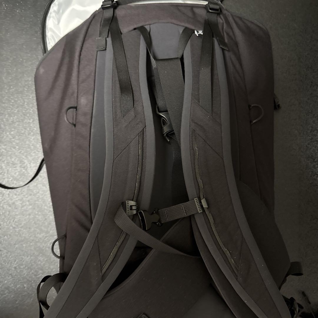 Arc'teryx Konseal 40L Backpack Black Durable Outdoor Gear