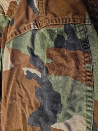Abrigo de Campo Camuflado Bosque Combate Militar de Estados Unidos De Colección Talla Mediana Regular - Imagen 8 de 9