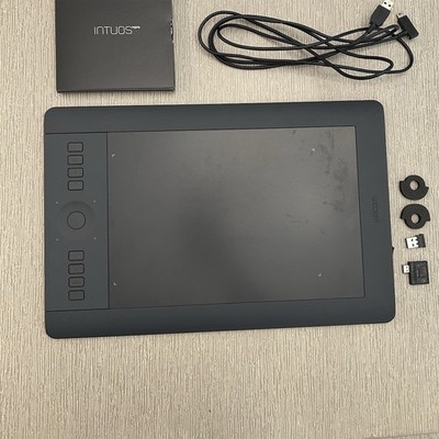 Wacom Intuos Pro Medium Tablet - Medium