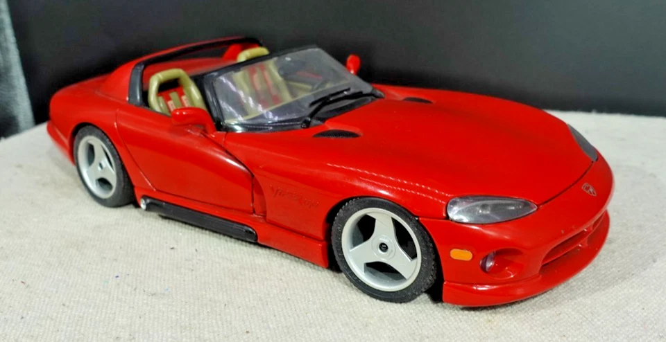 Bburago Dodge Viper RT/10 1/18 Foto 2 de 4