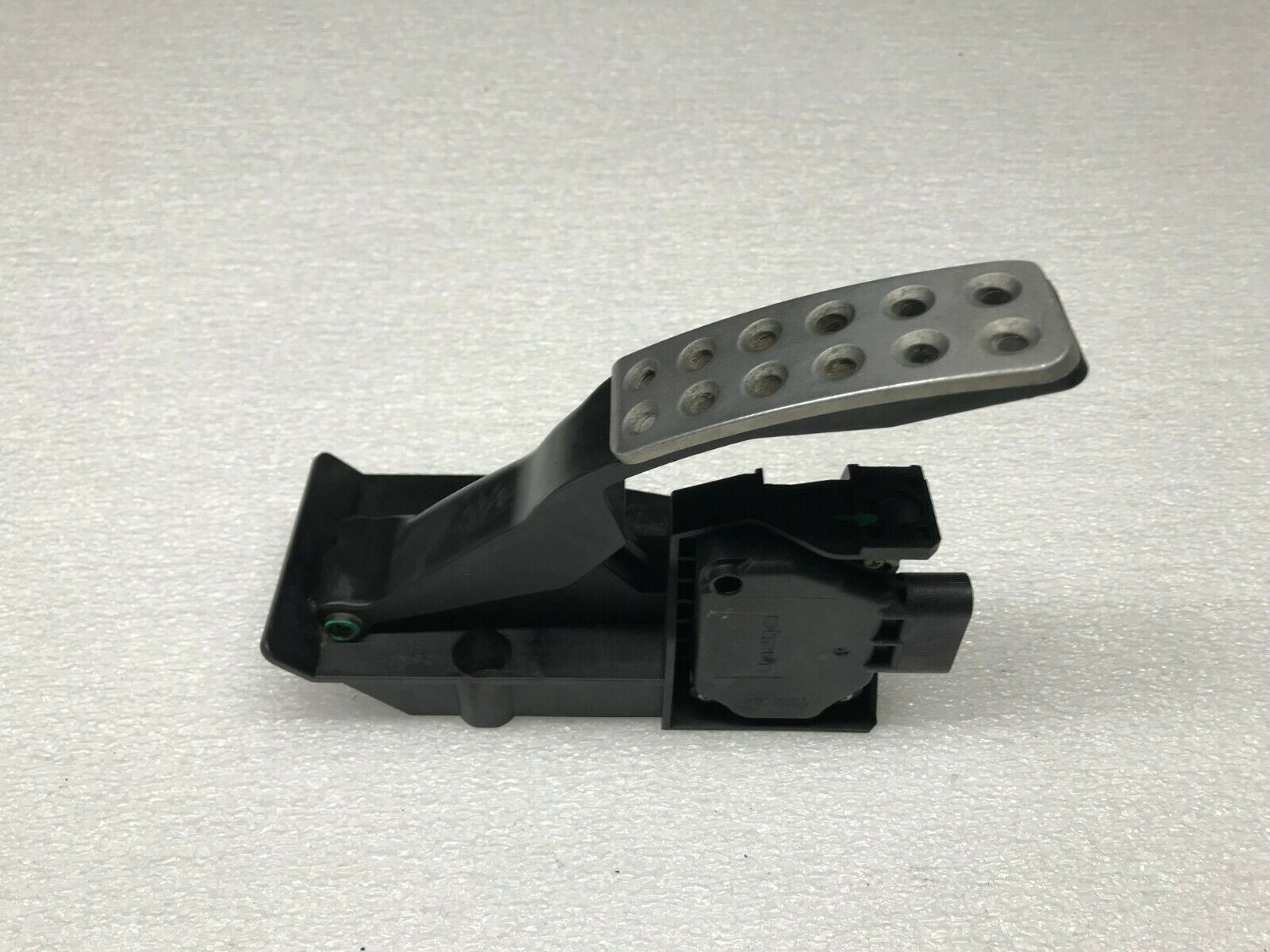 FERRARI 488 GTB PISTA SPIDER ACCELERATOR GAS PEDAL OEM 243117