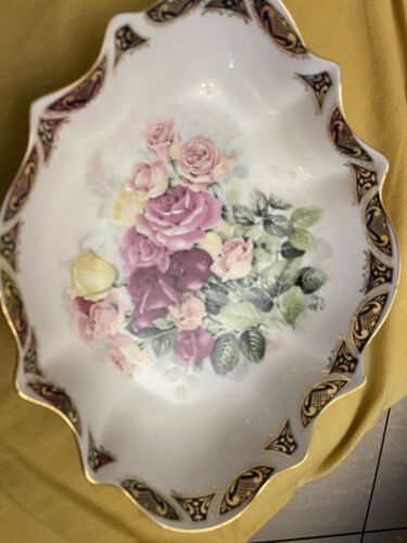 Ciotola Ovale in ceramica di Limoges Con Bordo Ondulato. Tema Rose. - Foto 1 di 6