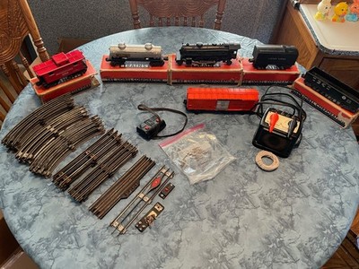 Vtg. Lionel Electric Trains Lot w/Boxes Engine,Cars,Transformer,Switches,Tracks