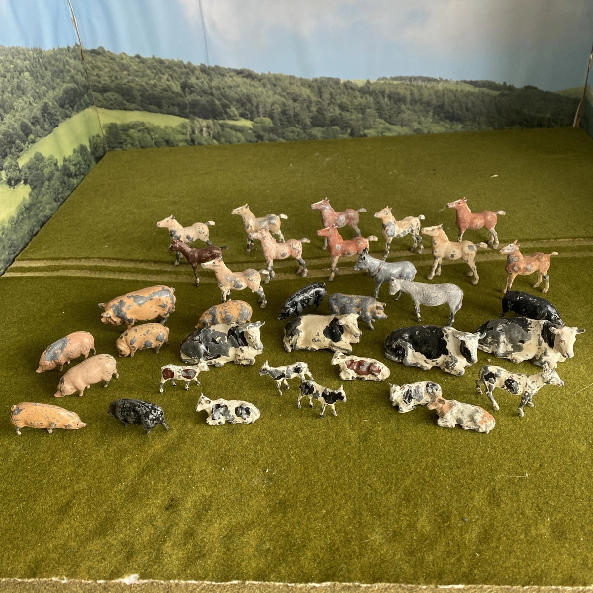 Lot Figurines Britains – Ferme : Fermier, Fermière, Chien, Vache – Plomb Creux