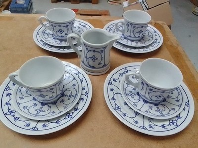 Kahla Blau Saks  4 Kaffeegedecke Und Milchkännchen Guter Zustand