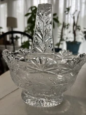 Vintage Medallion Rose 24% Lead Crystal Basket With Handle
