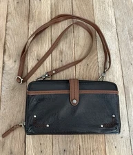 The Sak Iris Smartphone Leather Crossbody Wallet Black Crossbody Zip Around