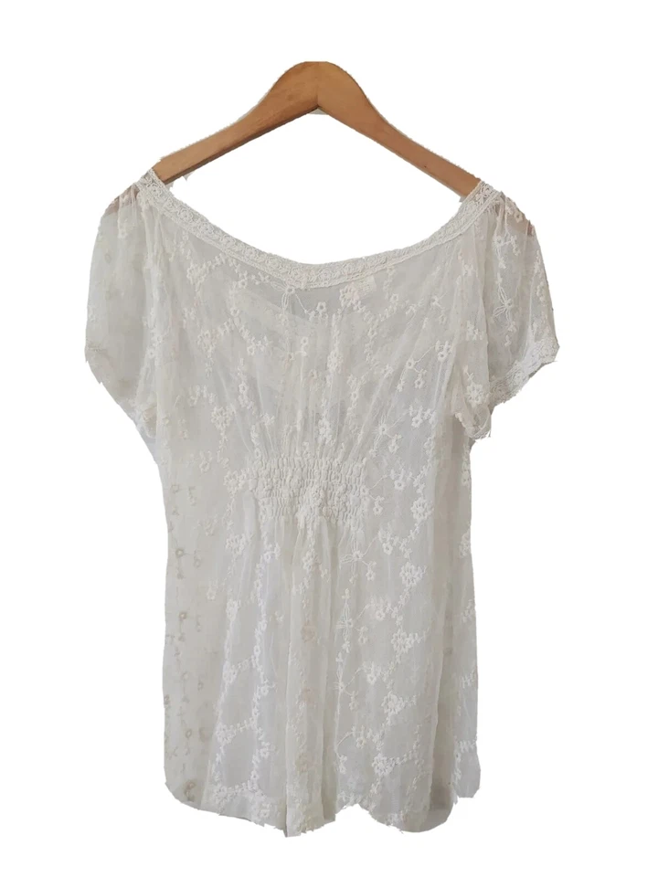 Blusa Charlotte Russe Feminina G Manga Curta Transparente Decote V Bordada Floral Transparente - Imagem 2 de 4