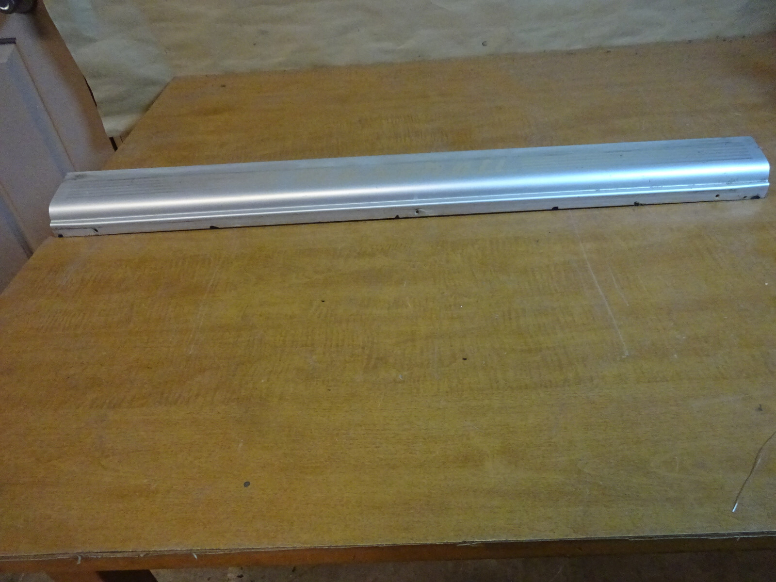 Maserati 4200 - RH Underdoor Moulding / Kick Plate P/N 386100314