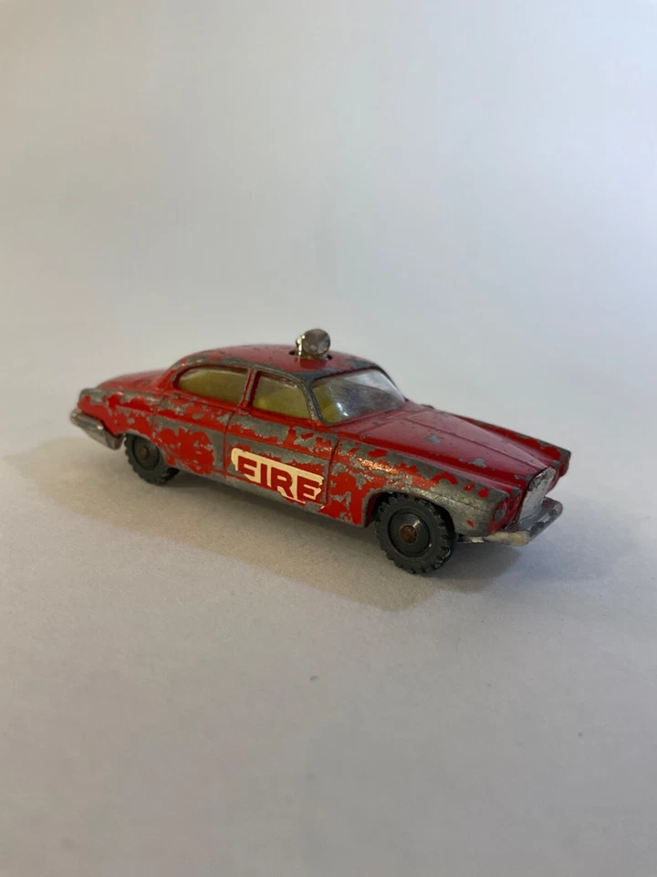 Vintage Husky Jaguar MK 10 Fire Chief 1:64 - Image 3 of 4