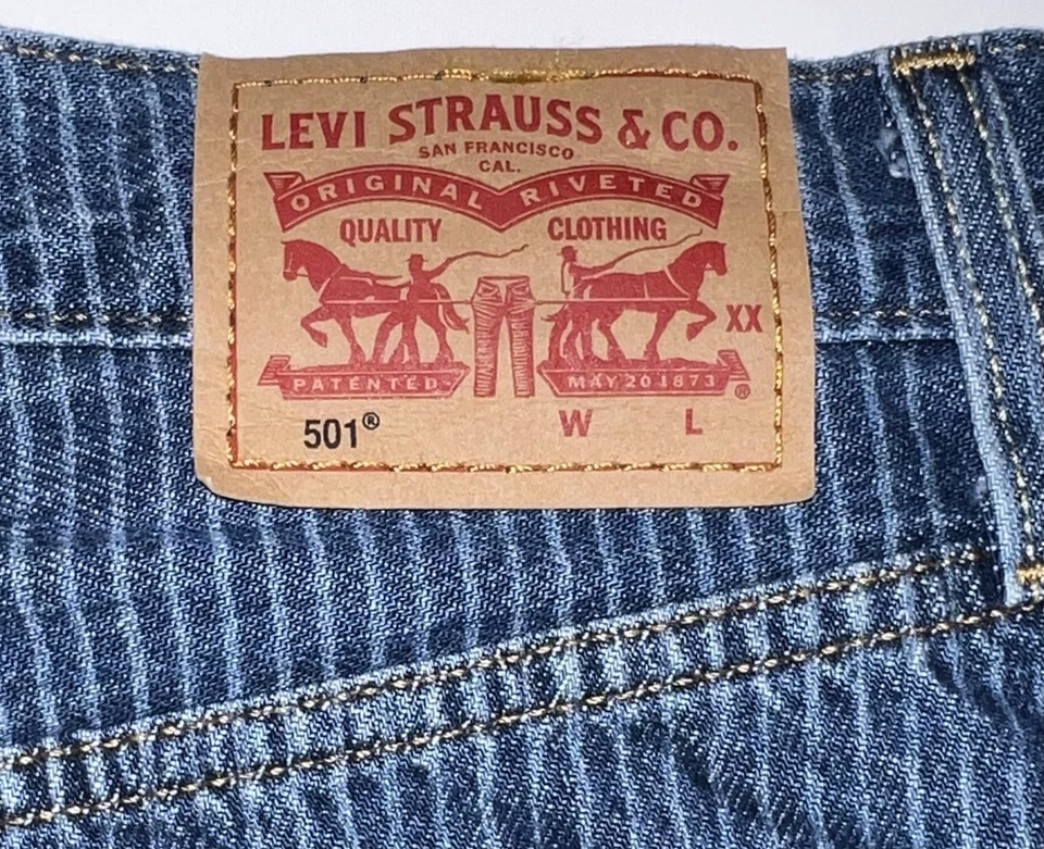 Pantalones cortos de mezclilla Levi’s 501XX para mujer con botones a rayas tiro alto azul oscuro talla 29 Foto 2 de 4