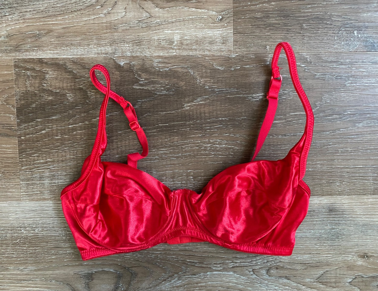 VICTORIA SECRET~Red Satin Soft Cup Demi Bra~Size 34C~Underwire~Adjustable straps