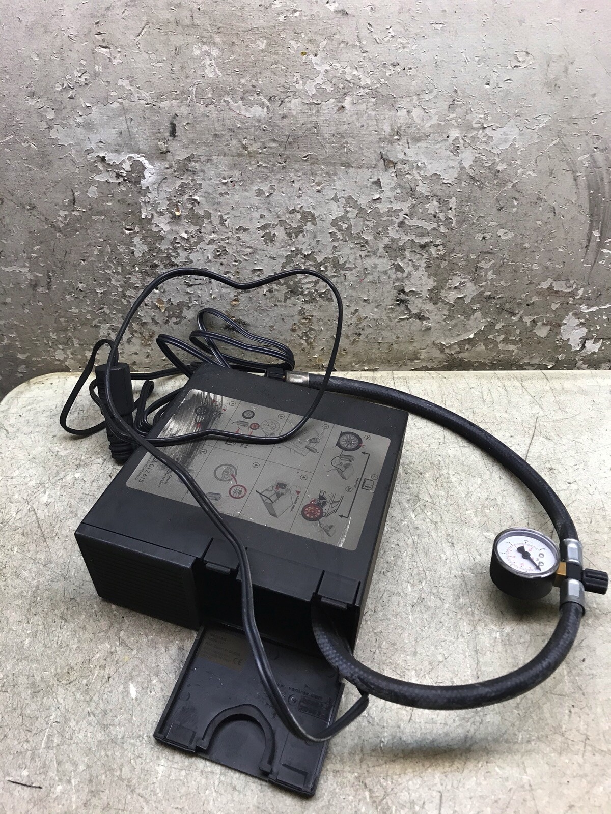 17 18 19 20 Bentley Bentayga Roadside Air Tire Pump Compressor 36A012615