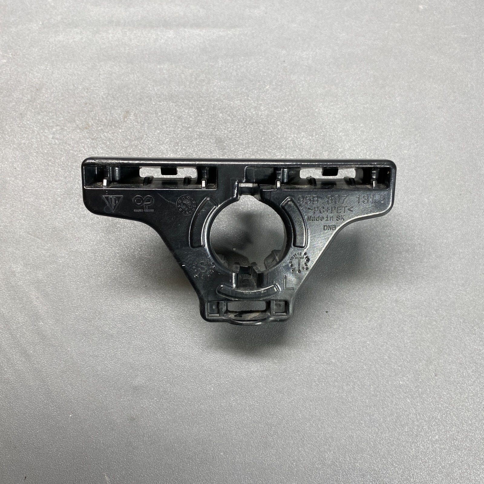 PORSCHE MACAN FRONT BUMPER LEFT PDC SENSOR BRACKET 95B807131C OEM 