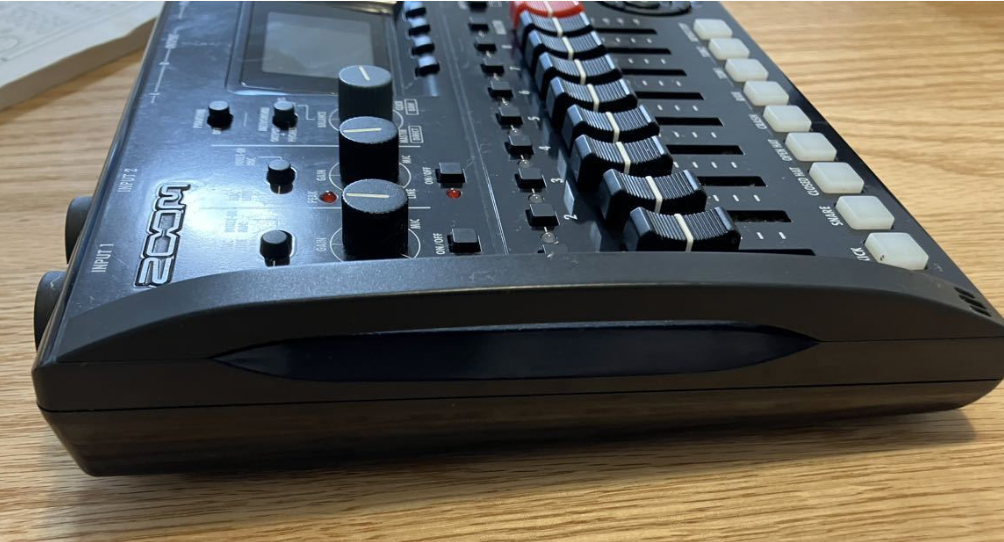 Zoom R8 Multitrack Digital Recorder 8-track MTR Sampler In Working