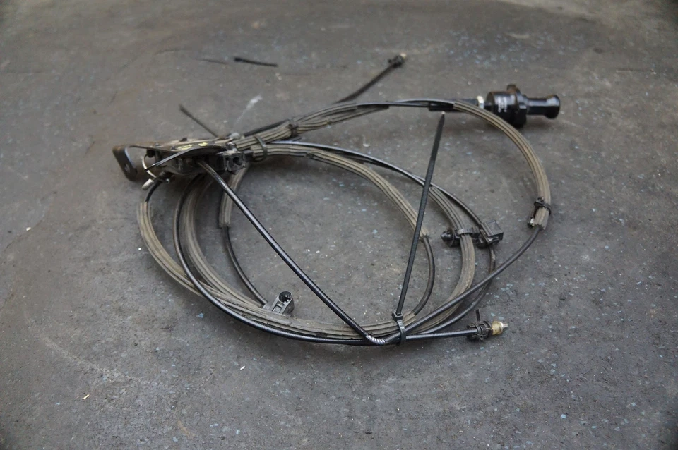 Tapa de cubierta trasera escotilla cable Bowden liberación de emergencia 4S9827681A Audi R8 Lms GT4 18 Foto 3 de 4