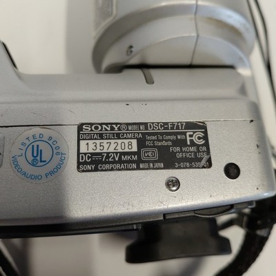 Sony Cyber-shot DSC-F717 Digital Camera Silver, 5MP 10x Zoom Bag