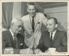 1964 Press Photo Herbert Melleney of Suncoast meets with executives - lrb24409