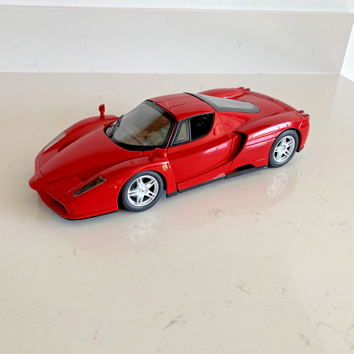 Hot Wheels Ferrari Enzo レッド ミニカー　1/18 Hot Wheels Ferrari ENZO RED Diecast Model 1/18 1:18 Scale | eBay