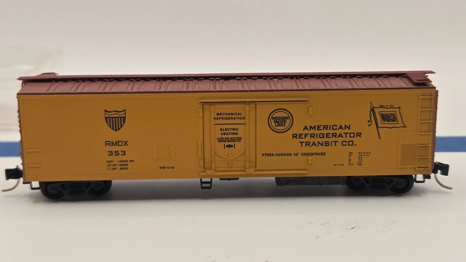 Micro TrainsN Scale 51' Mechanical Reefer American Refrigerator RMDX # 353 69050 - Image 4 of 4