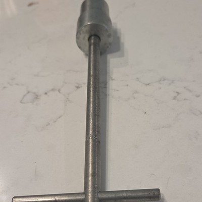 OEM VOLVO/MACK TRUCK INJECTOR SLEEVE TAPPING GUIDE PULLER 9.9
