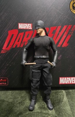 Mezco One:12 Netflix Daredevil Vigilante Suit Action Figure