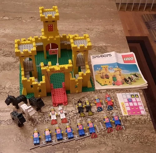 Vintage LEGO Castle 375 / 6075 - Complete w/ Instructions
