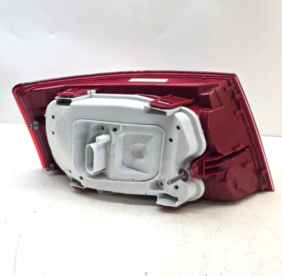 Luz trasera LED lado pasajero derecho Audi A6 S6 Quattro 2005-2008 OEM Foto 2 de 4