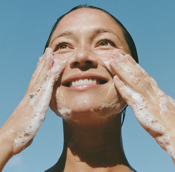 Ursa Major Fantastic Face Wash Balance + Brighten 4 oz/120 ml Exp. 4/27 Foto 3 de 4