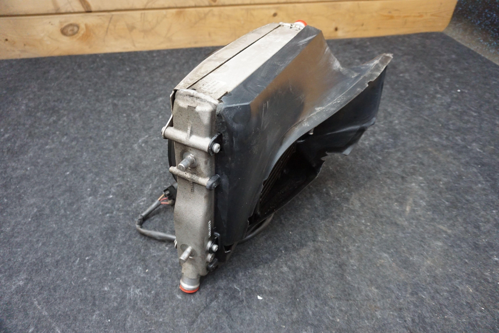 Front Left Side Electric Radiator Fan A/C Condenser 420121252A Audi R8 Type 42