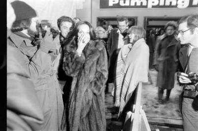 Diane von Furstenberg Anthony Perkins and Berry Berenson atte- 1977 Old Photo