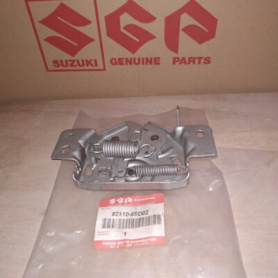 Suzuki Escudo Grand Vitara 1.6L 2.0 Hood Latch | 8211065D02