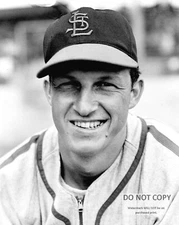 STAN "THE MAN" MUSIAL @ CARDINALS SPRING TRAINING IN 1948 - 8X10 PHOTO (AA-847)