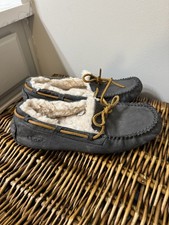 Uggs Dakota Gray Slippers Woman Size 8