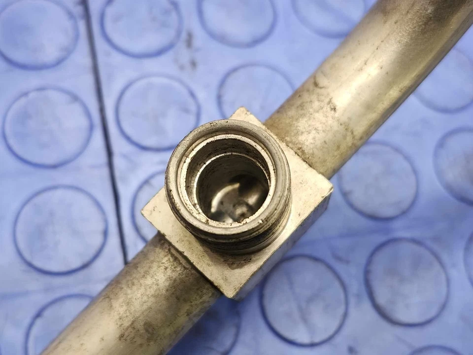 Manguera de succión aire acondicionado Volkswagen Routan 2009-2010 4,0 L OEM 7B0820743B Foto 3 de 4