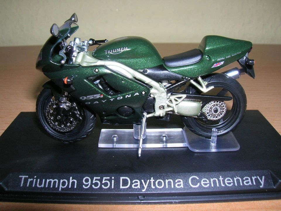 Ixo Altaya Triumph 955i Daytona Centenary dunkelgrün Motorrad 1:24 Motorbike  - Bild 2 von 4