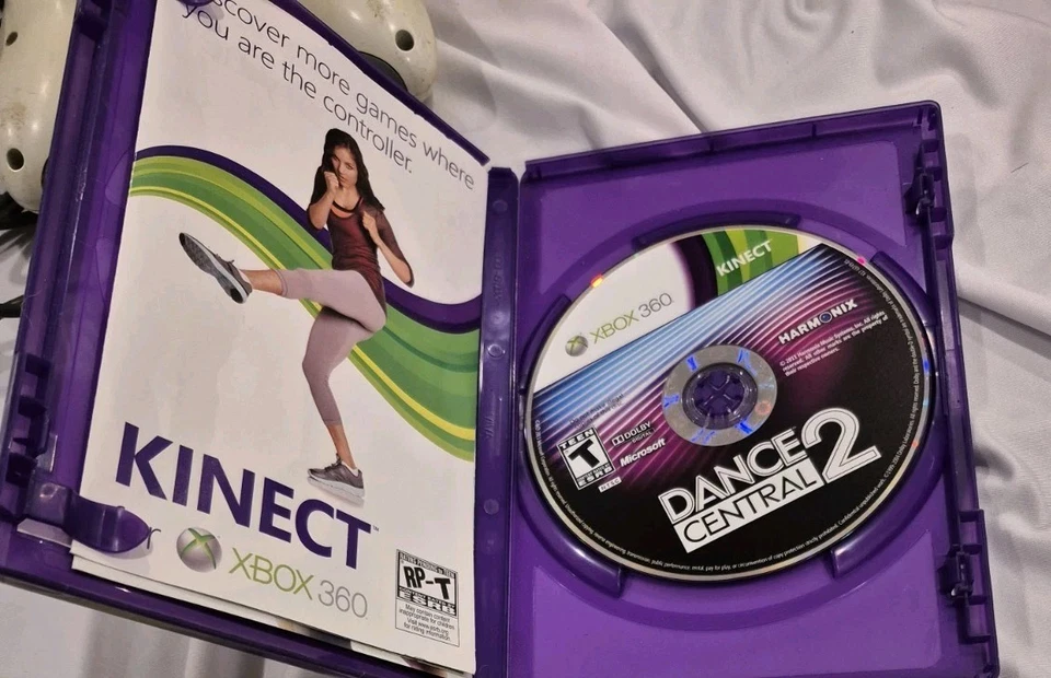 XBOX 360 OFFICIAL WIRED CONTROLLER White Game ControlPad & Dance Central 2 Game - Image 3 of 3