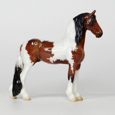 Breyer Stablemates Maßstab 1:32 Ellington 2022 Deluxe Collector Club Modellpferd