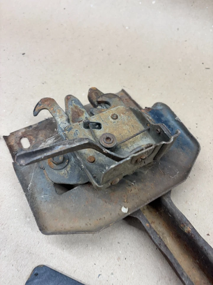 Ford Truck F150 F250 F350 1973-1979 78-79 Bronco capó pestillo rejilla soporte configuración Foto 4 de 4