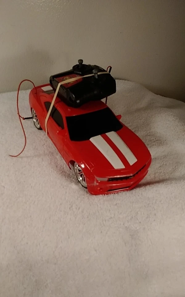 Controle remoto tamanho médio 11 polegadas vermelho com listras Camaro Radio Shack 2010 - Imagem 2 de 4